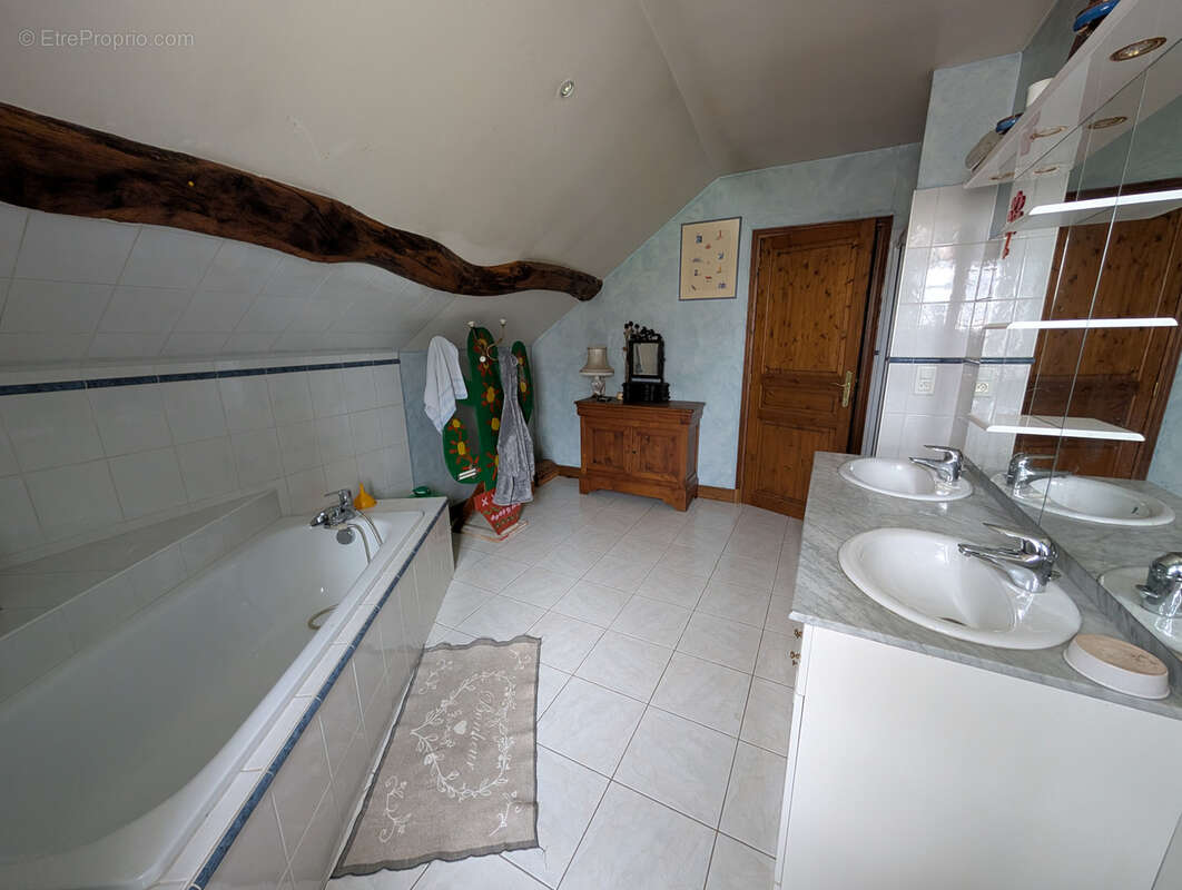 Maison à LONGECOURT-LES-CULETRE