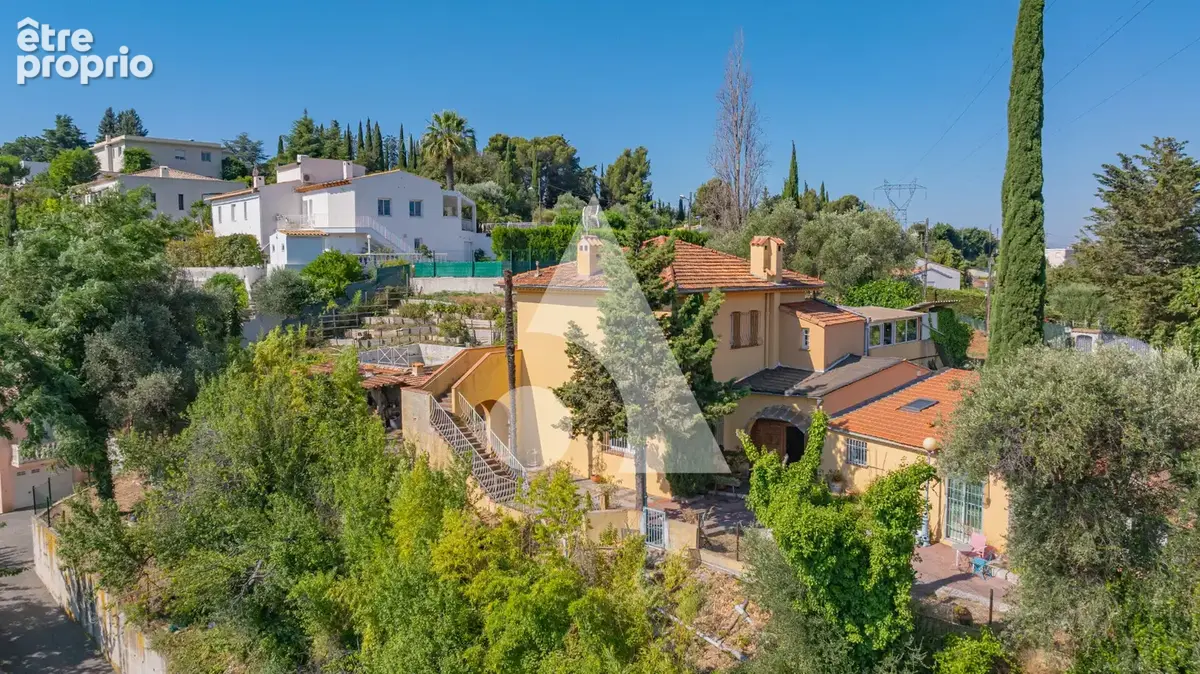 Villa de Caractère 228 m²  Secteur Bellet  Terrain 1 700 m² - photo 4