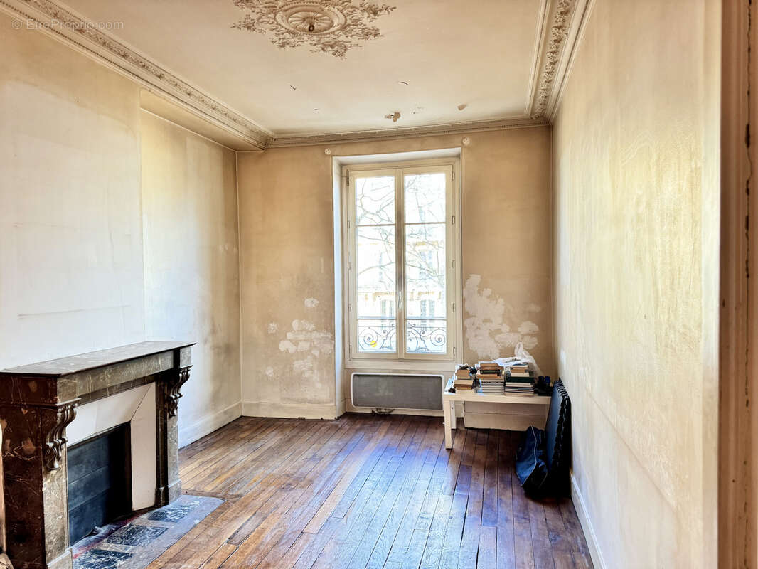 Appartement à PARIS-14E