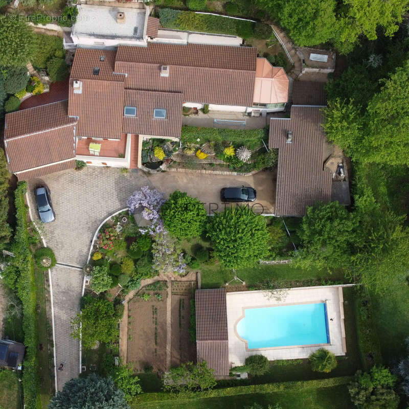 Maison à CHARBONNIERES