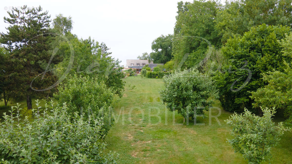 Maison à BRISSAC-QUINCE