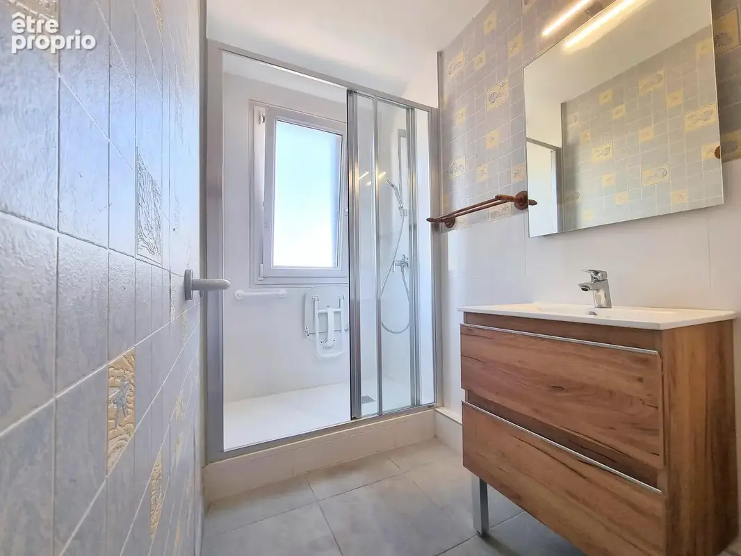 Appartement 79 m² à Saint-Priest  - photo 6