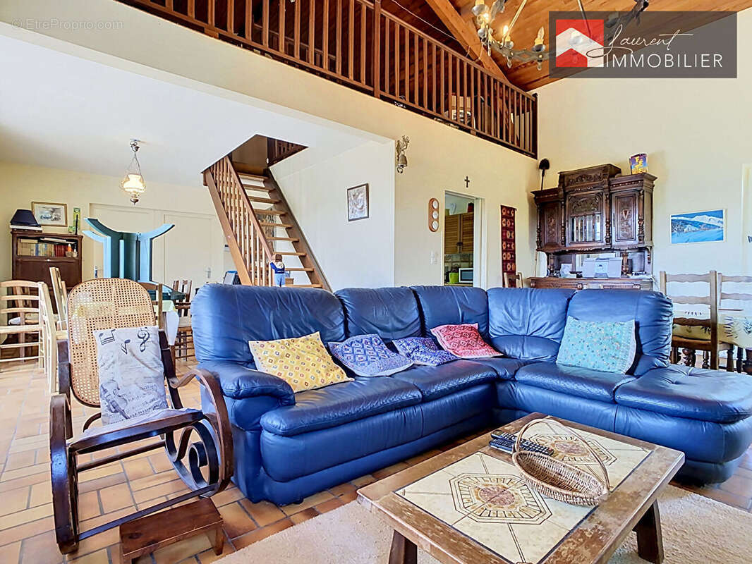 EXCLUSIVITE: Propriété familiale de charme à LACROST - photo 2