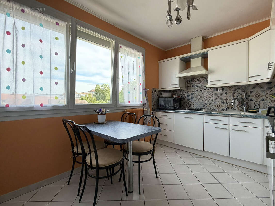 Appartement 3 pieces de 80 m2 avec balcon donnant sur parc verdoyant - photo 5