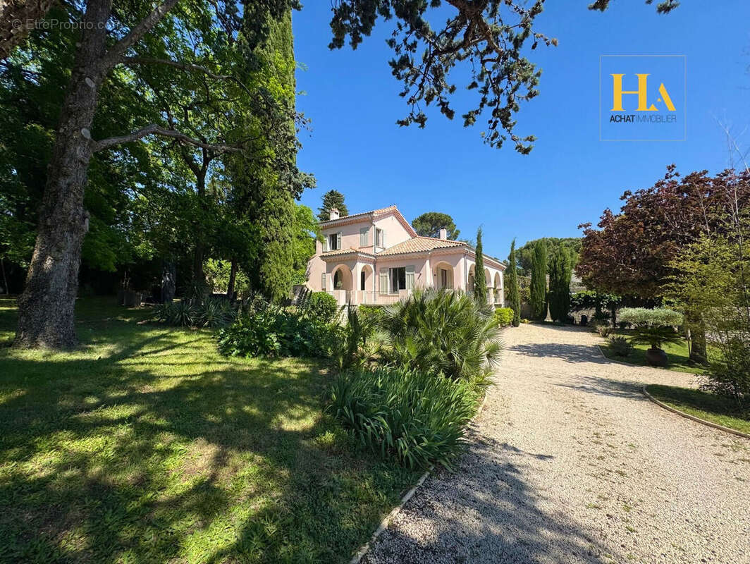 Maison à MONTELIMAR