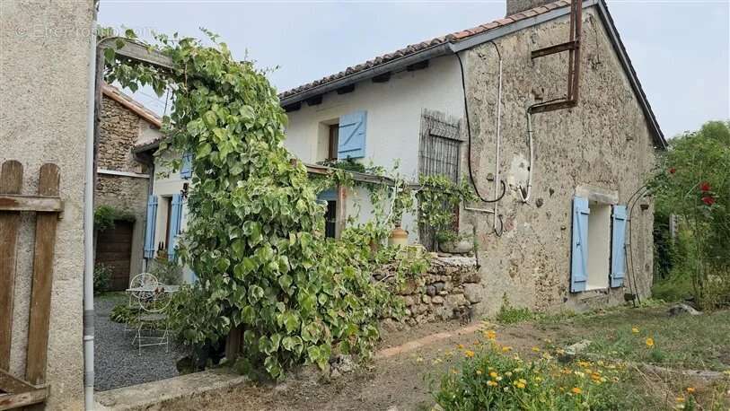 Maison à ADRIERS