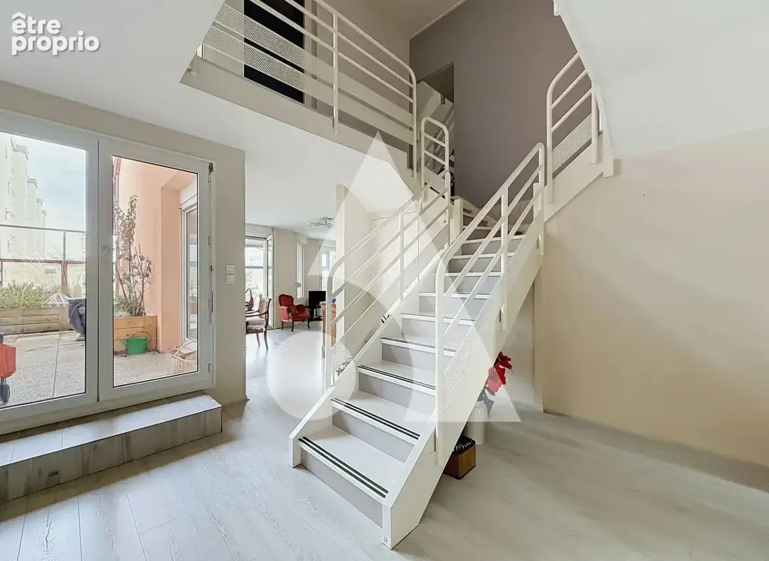 Duplex 169 m2 avec terrasse, véranda, garage et parking au Centre Ville - photo 4