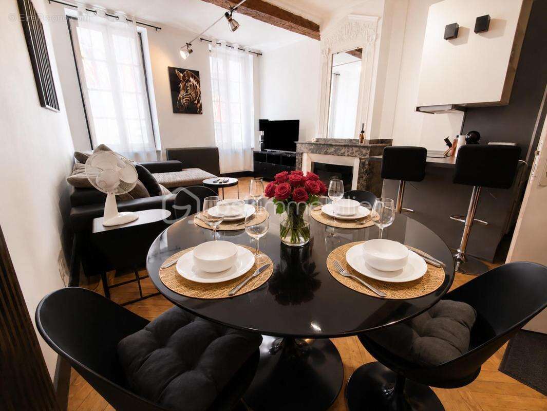 Investissement locatif- un local commercial- 2 appartements- 1 studio - 1 cave- entièrement meublé - photo 2