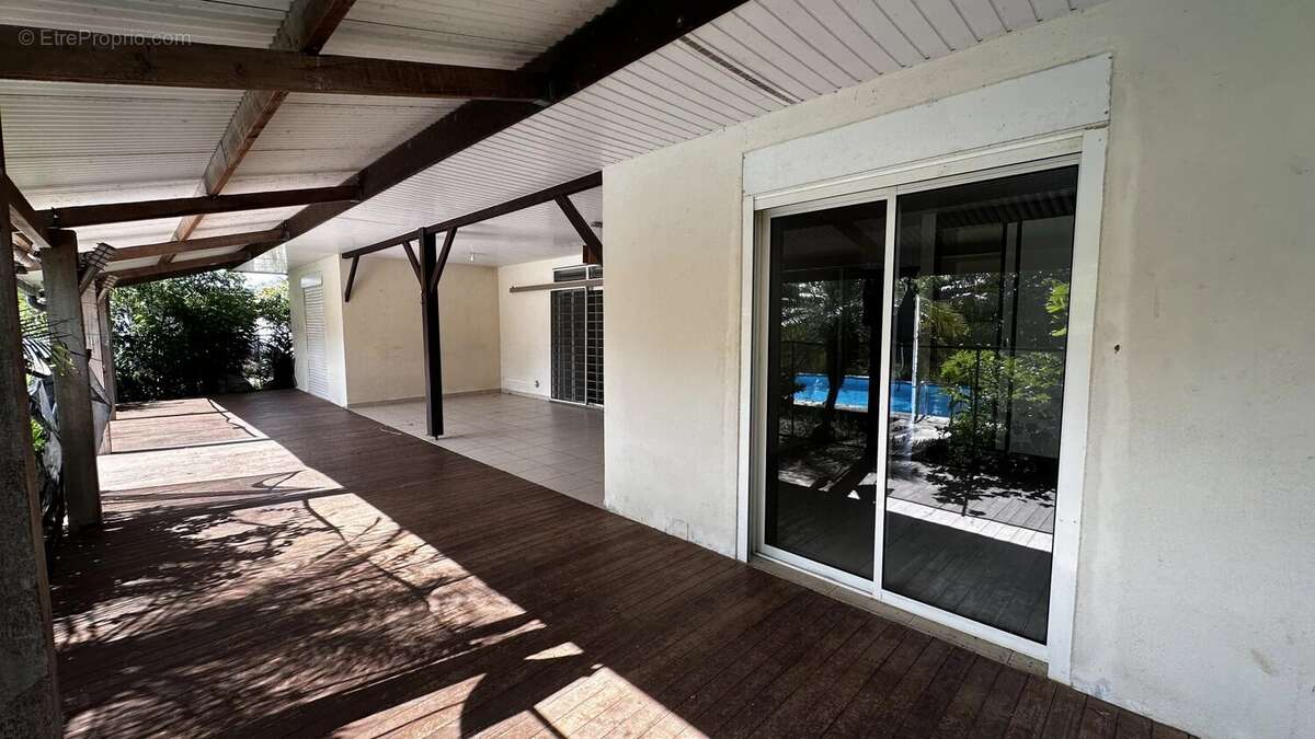 Maison à REMIRE-MONTJOLY