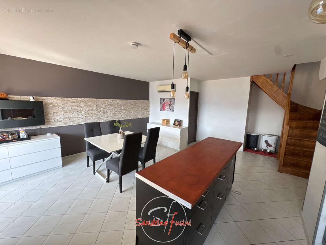 Carros beau duplex de 4 pièces avec vaste terrasse et garage. - photo 5