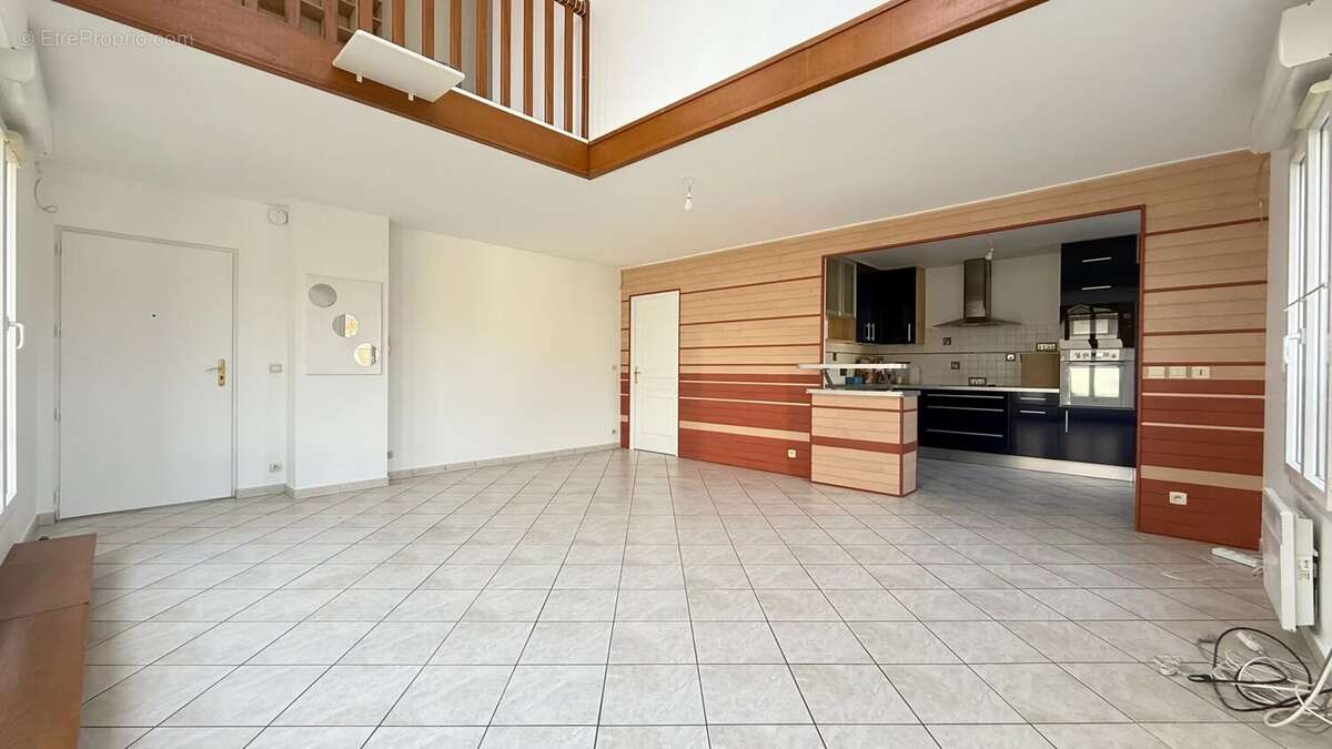 Appartement à EZANVILLE