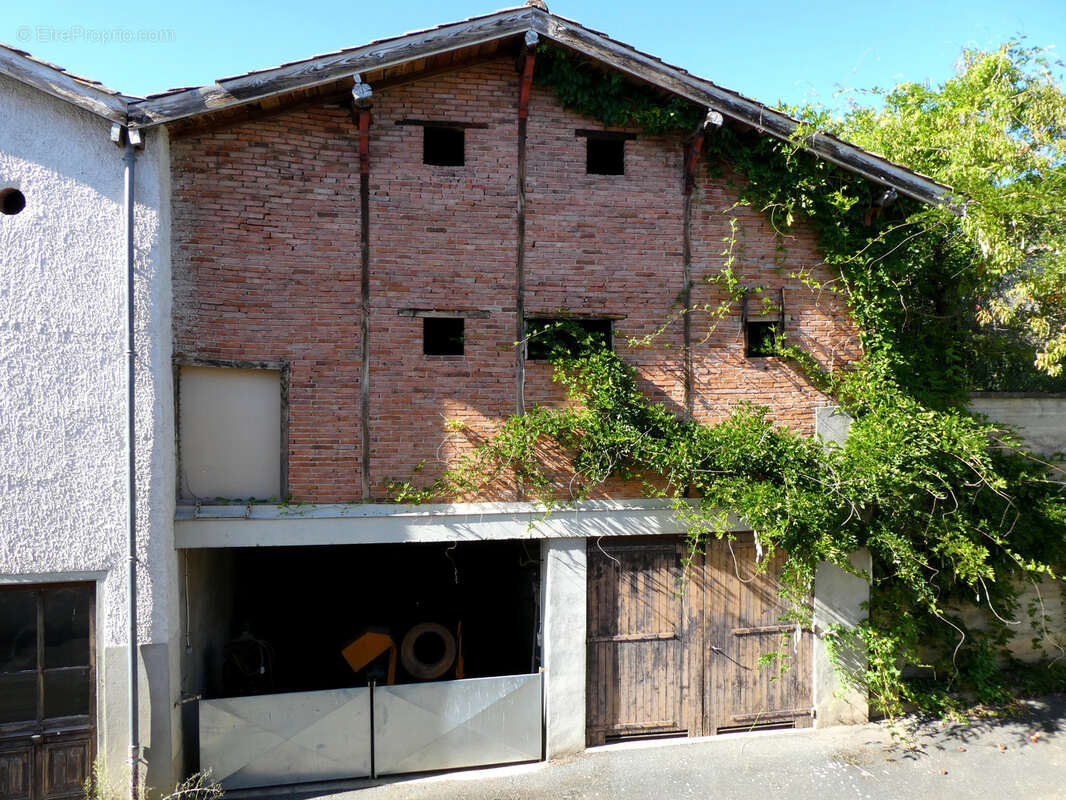 Maison à CHAMBOST-LONGESSAIGNE