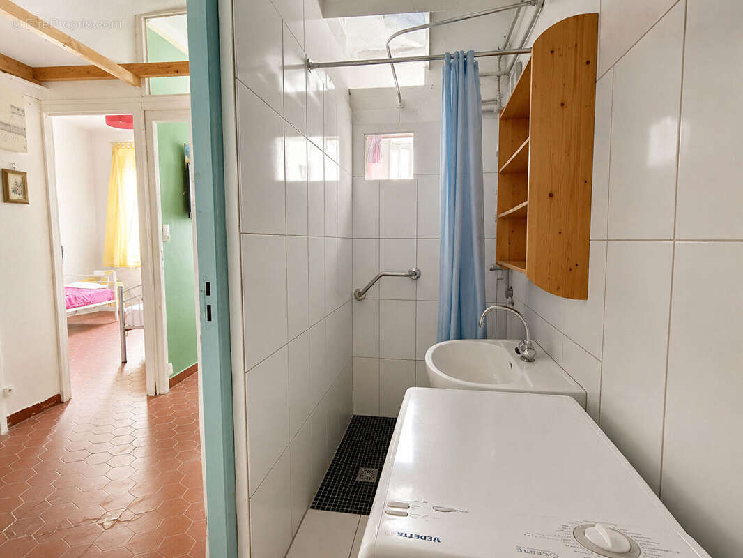 T2 à rénover dans le quartier prisé de Vauban -  Marseille 6e - photo 10