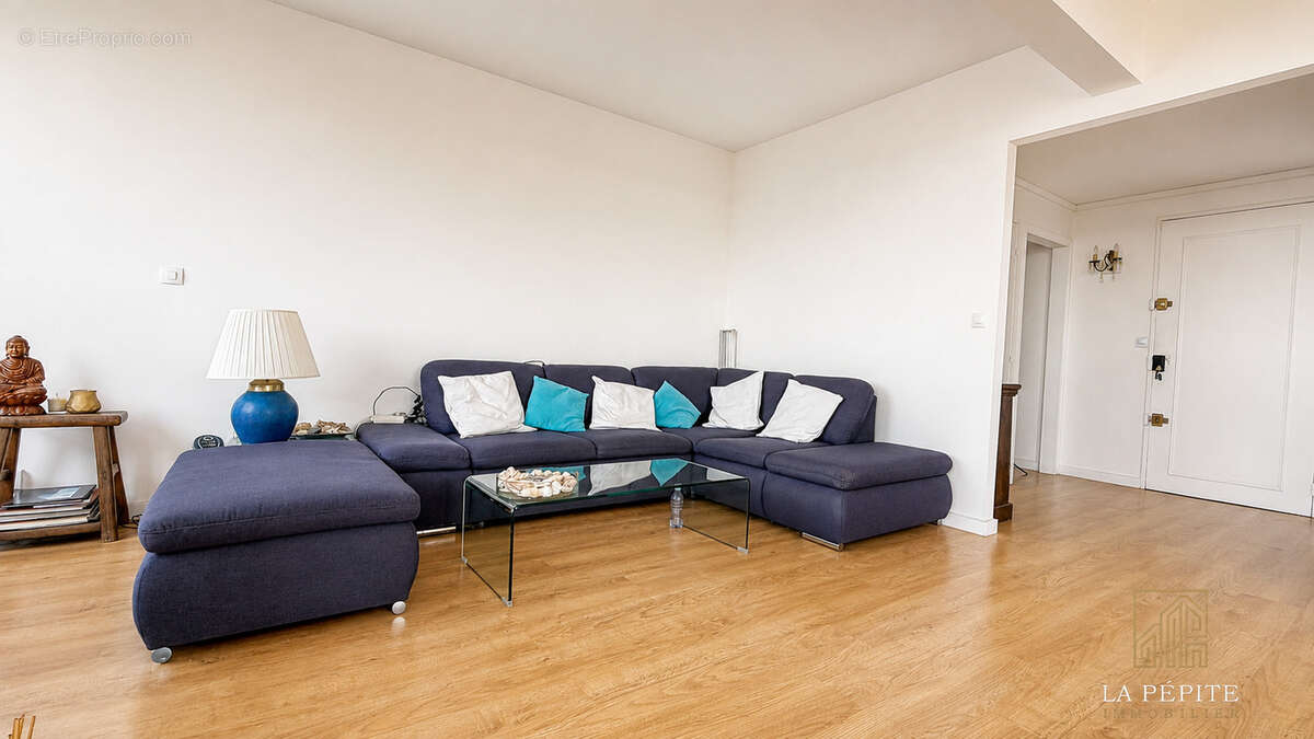 Appartement t4 tranformé en t3 avec garage, cave et vue panoramique - photo 7
