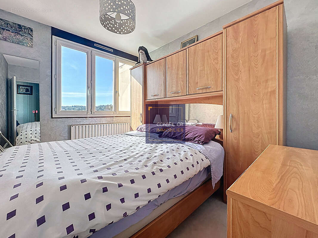 Appartement à SAINT-GENIS-LAVAL