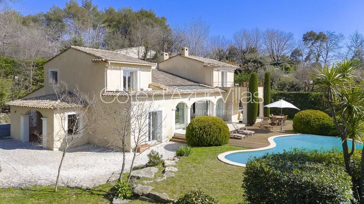 Maison à ROQUEFORT-LES-PINS