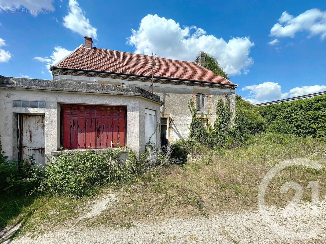 Maison à LES GRANDES-LOGES