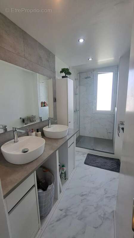 Appartement à LE PONT-DE-CLAIX