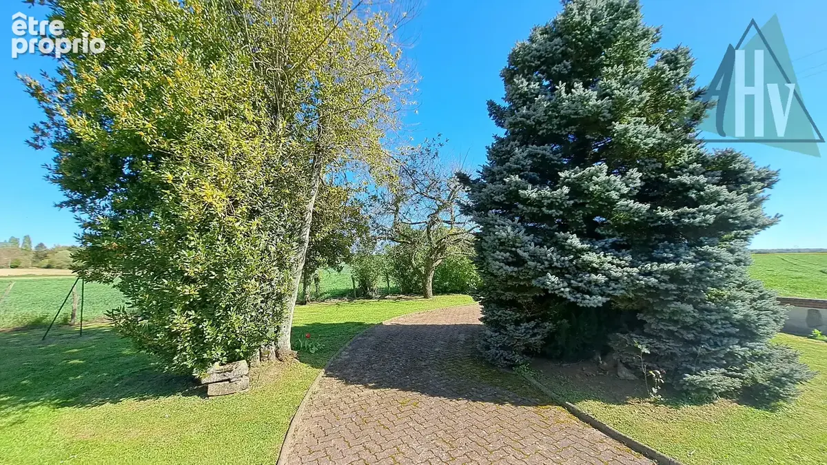 Saint Valérien - Maison ancienne avec deux chambres, grandes dépendances et terrain de 3840 m2 - photo 17