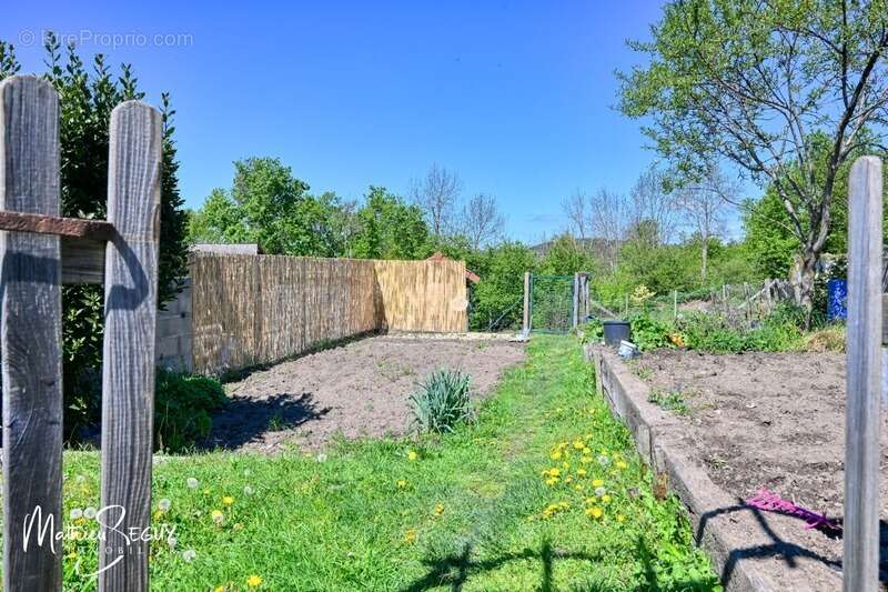 Propriété exceptionnelle à VALEILLE (42) avec parc agréamenté d'une piscine à débordement - photo 29