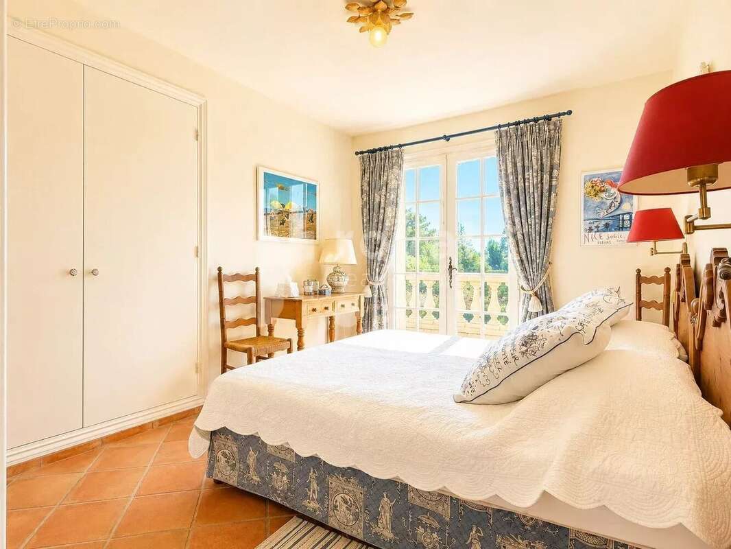Maison à VALBONNE