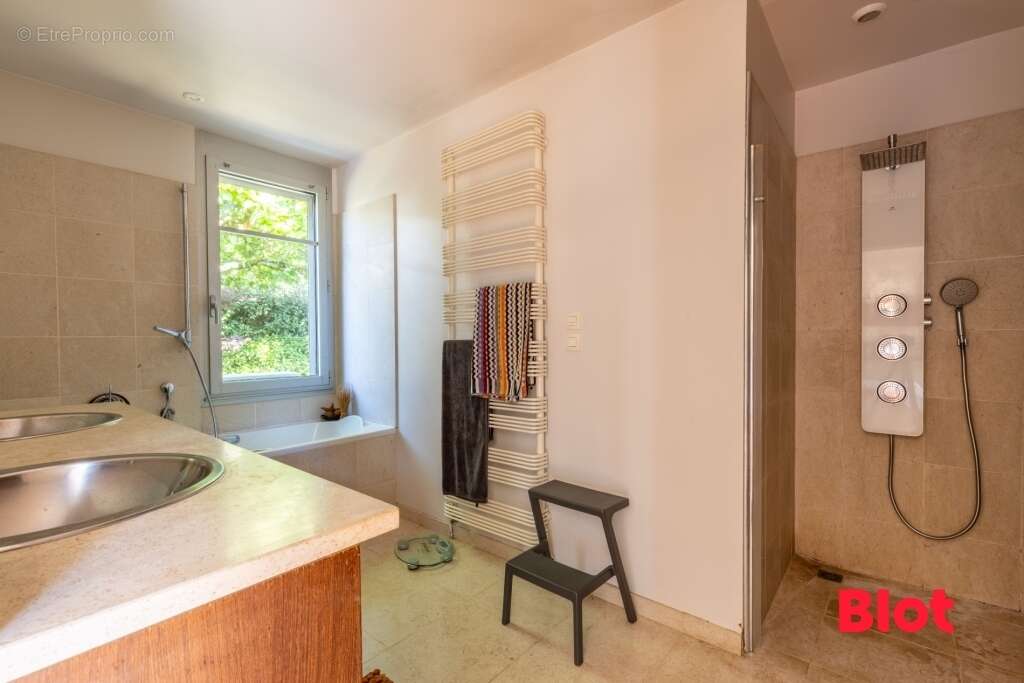Maison 237 m² à Saint-Gregoire  - photo 7
