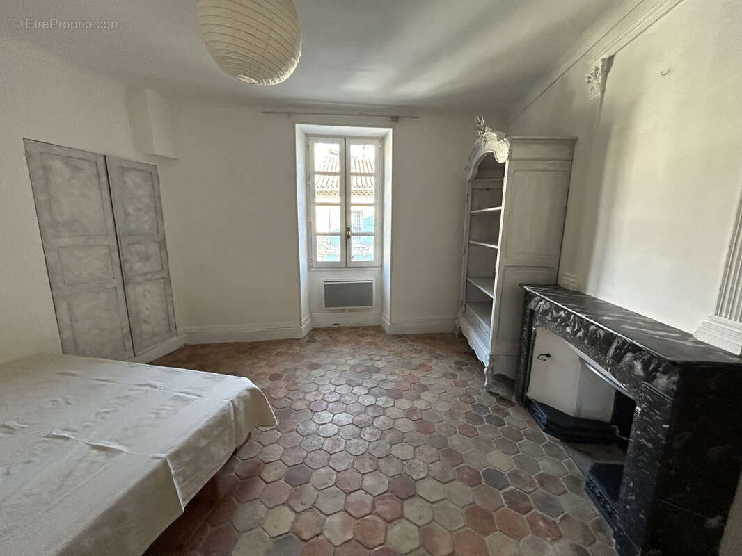 Appartement à LA GARDE-ADHEMAR