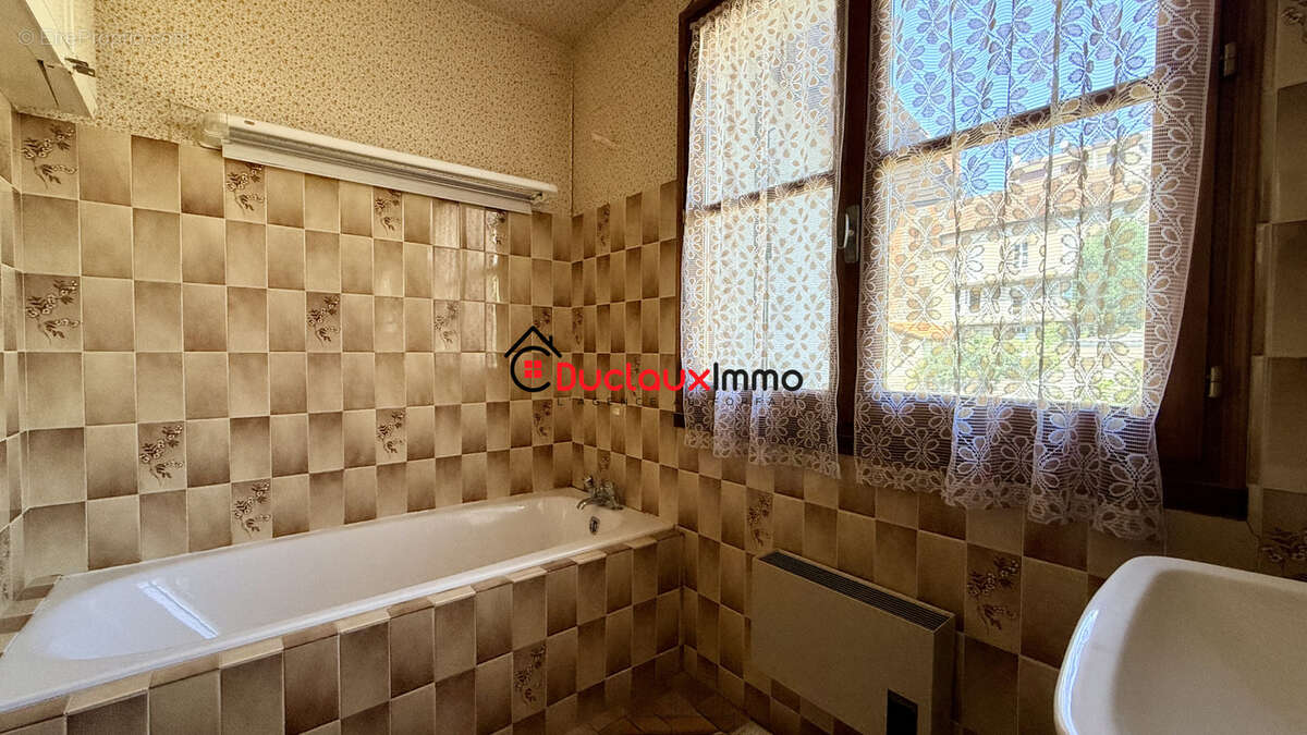 Immeuble Aurillac   Quartier de la Gare   Idéal investisseur - photo 8