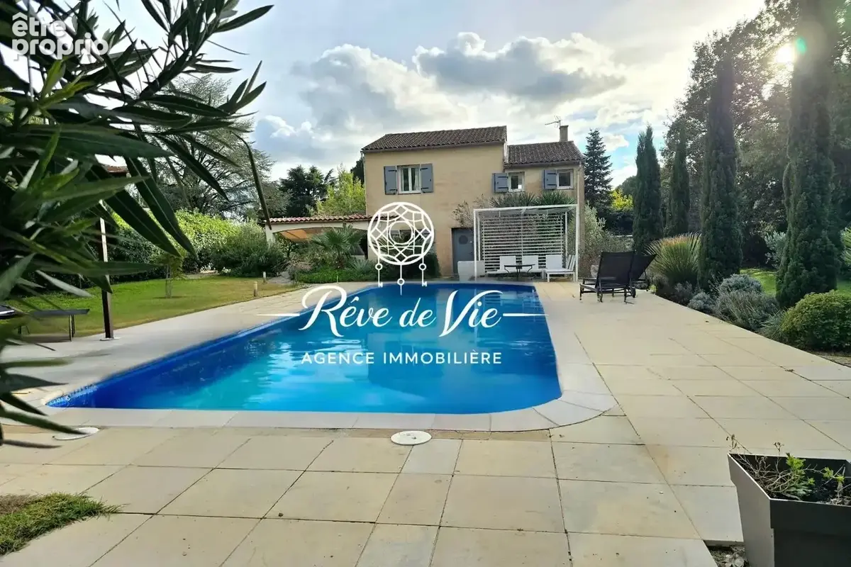 Maison 8 pièces sur 2 niveaux avec piscine - photo 2