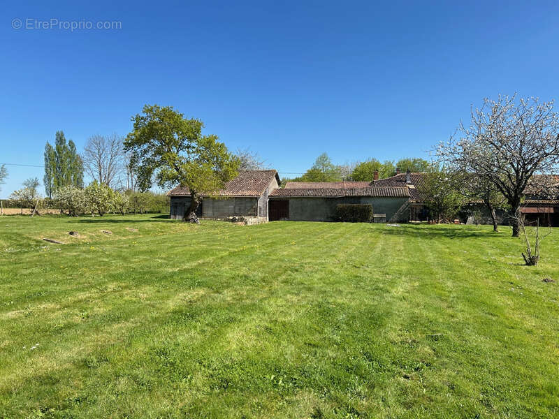 Maison à CHANTECORPS