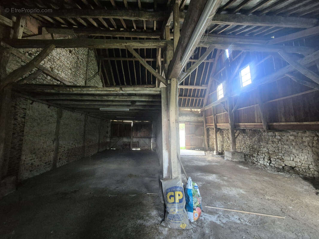 Parking à BELLOU-SUR-HUISNE