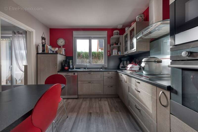 Maison à LA QUEUE-LES-YVELINES