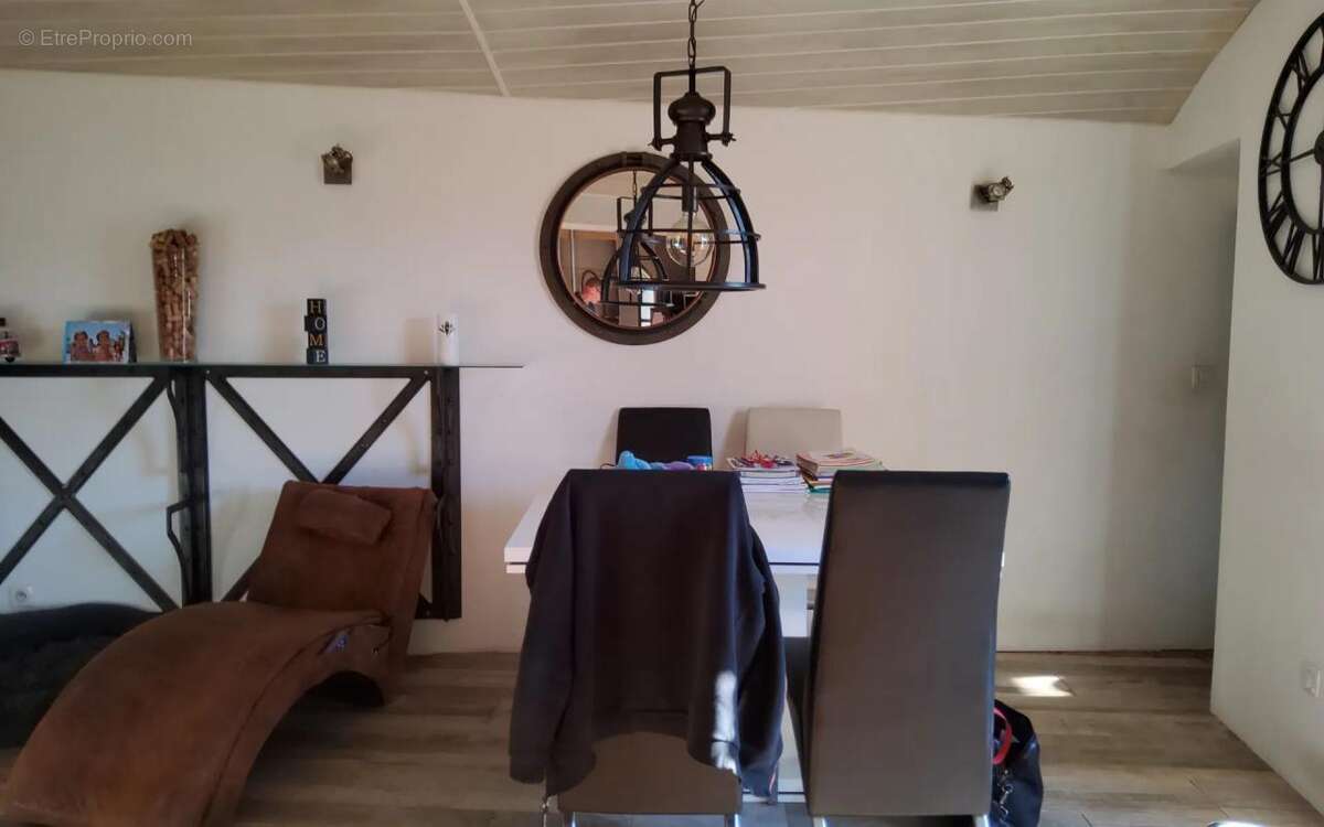 Maison à SAINT-BRES