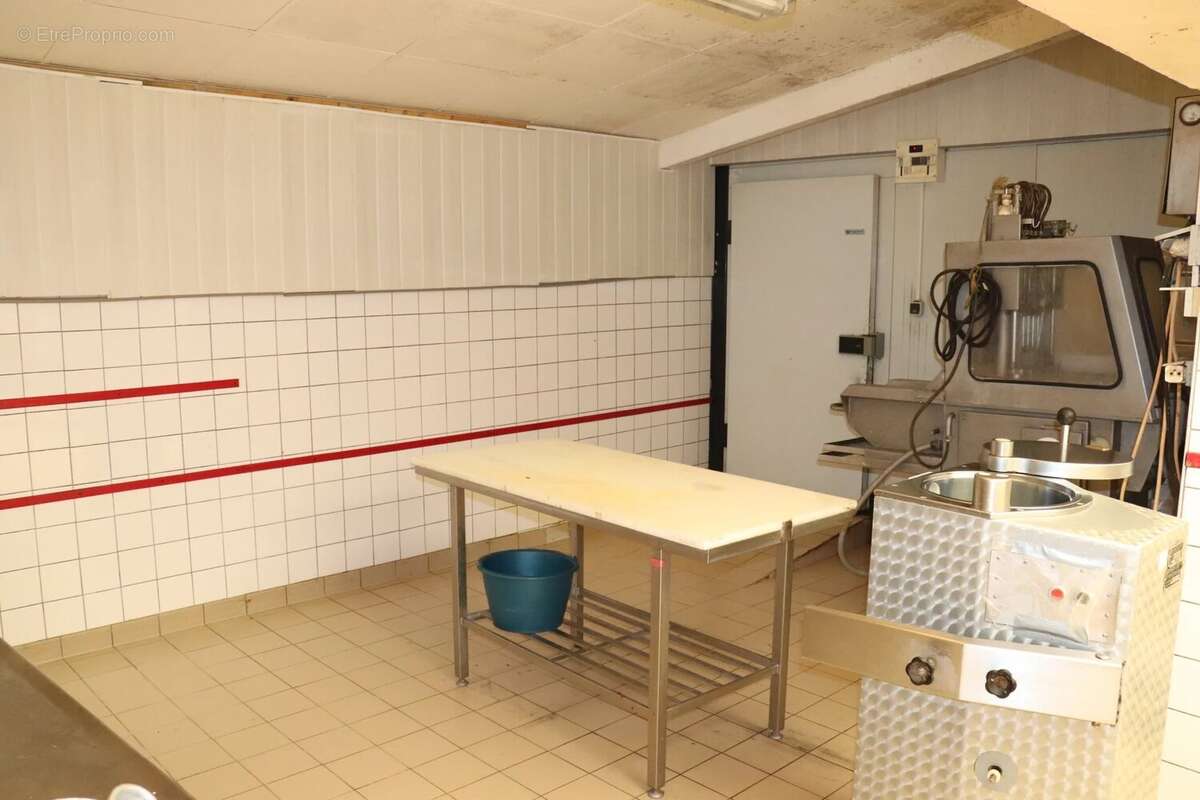 Commerce à MONTMIRAIL