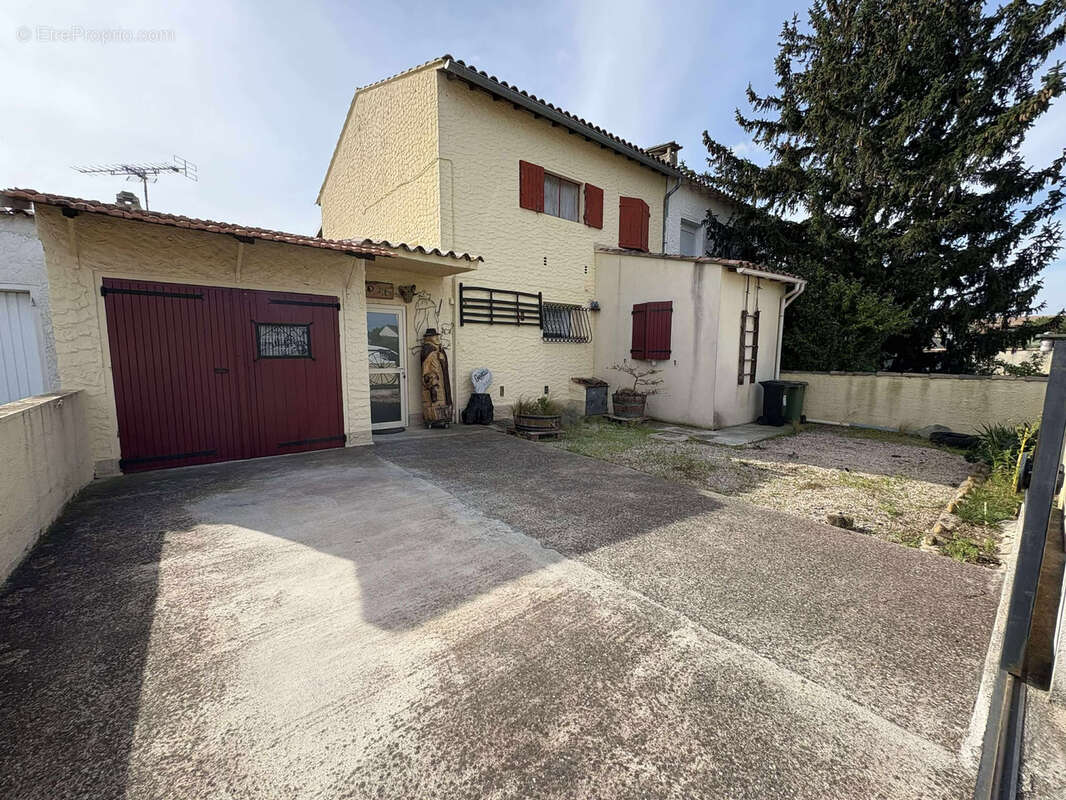 Maison à SAINT-MARTIN-DE-CRAU