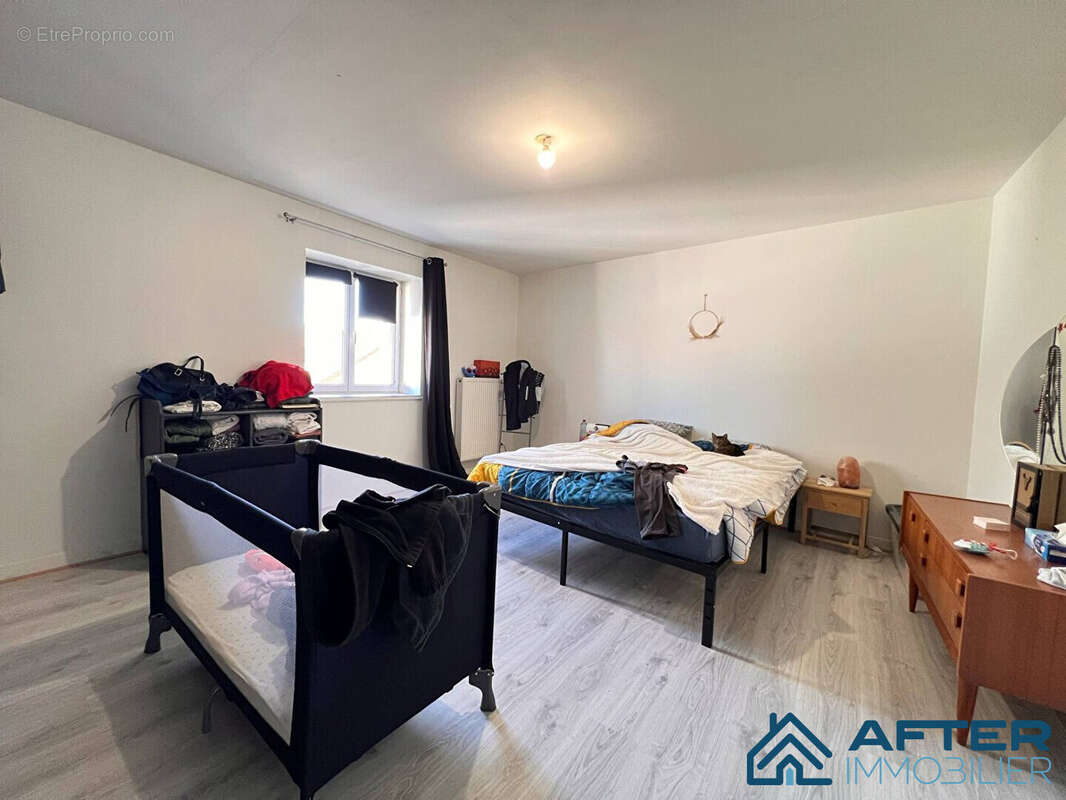 Appartement à MAIZIERES-LES-VIC