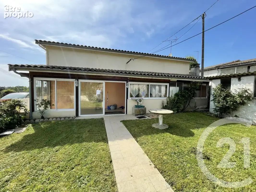 Photo Maison à Saint-Martin-De-Coux au prix de 137 000€