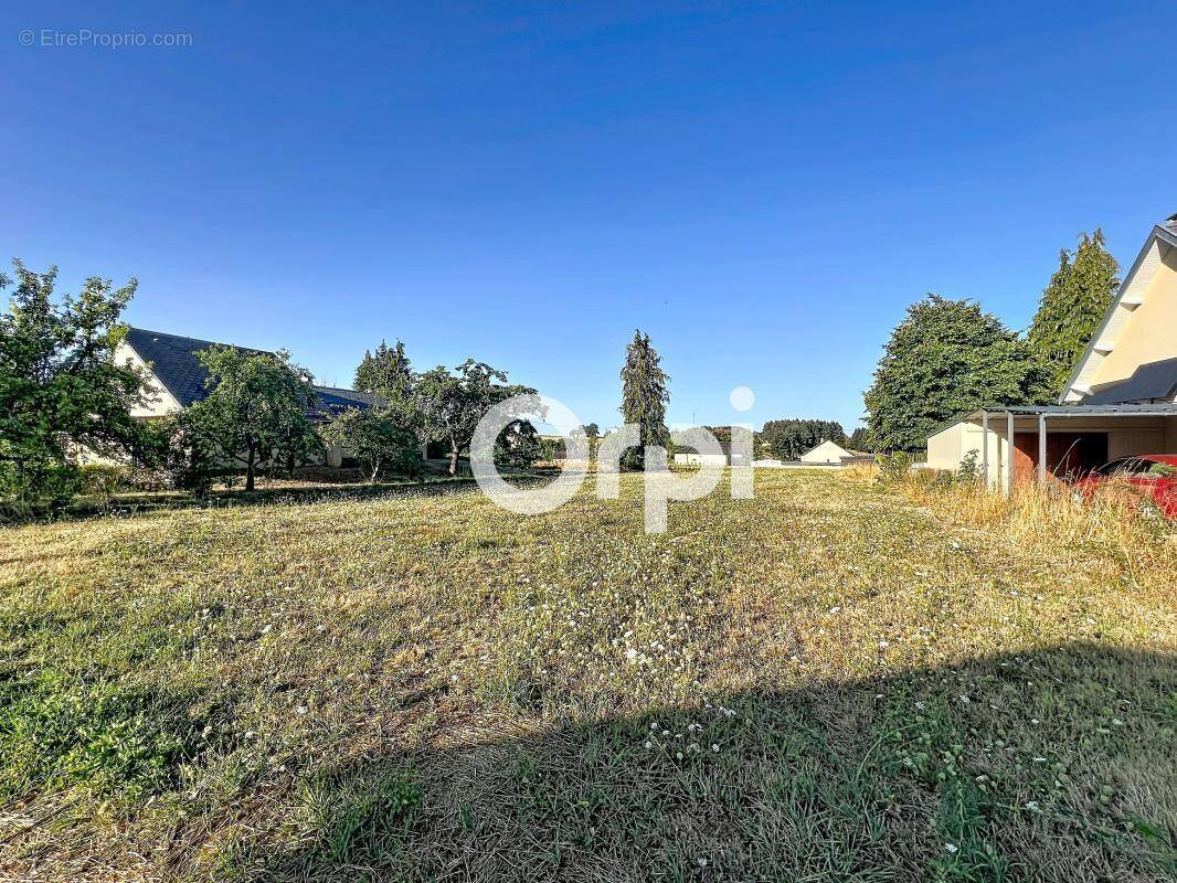Photo Terrain à Saint-Gervais-D'auvergne au prix de 7 900€