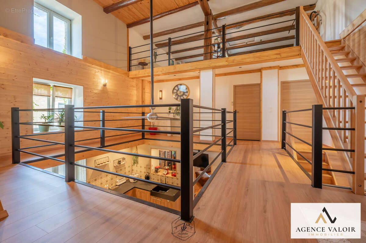 A vendre_Maison rénovée 225 m2   4 chambres   Grands volumes   Dépendance et Grange 500 m2 - photo 7