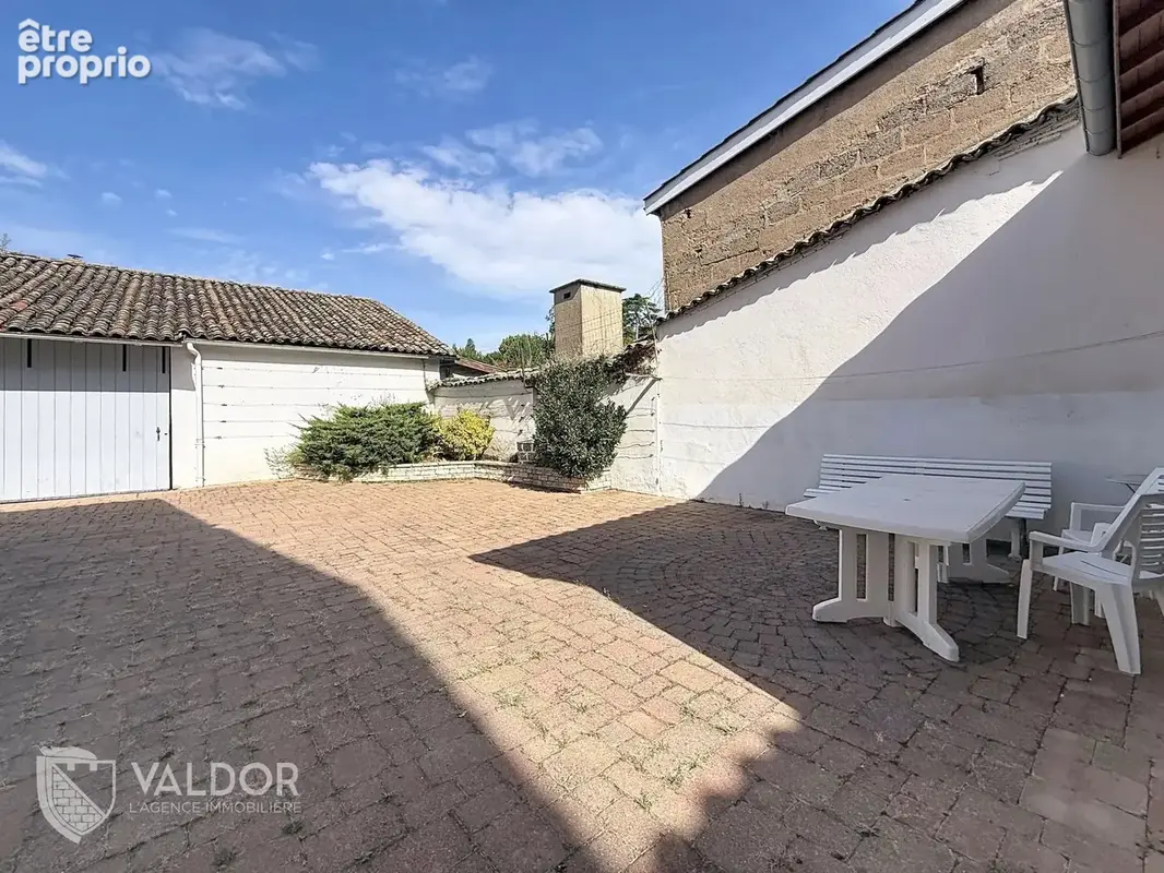 Deux logements et un garage à Montmerle S/S - photo 7