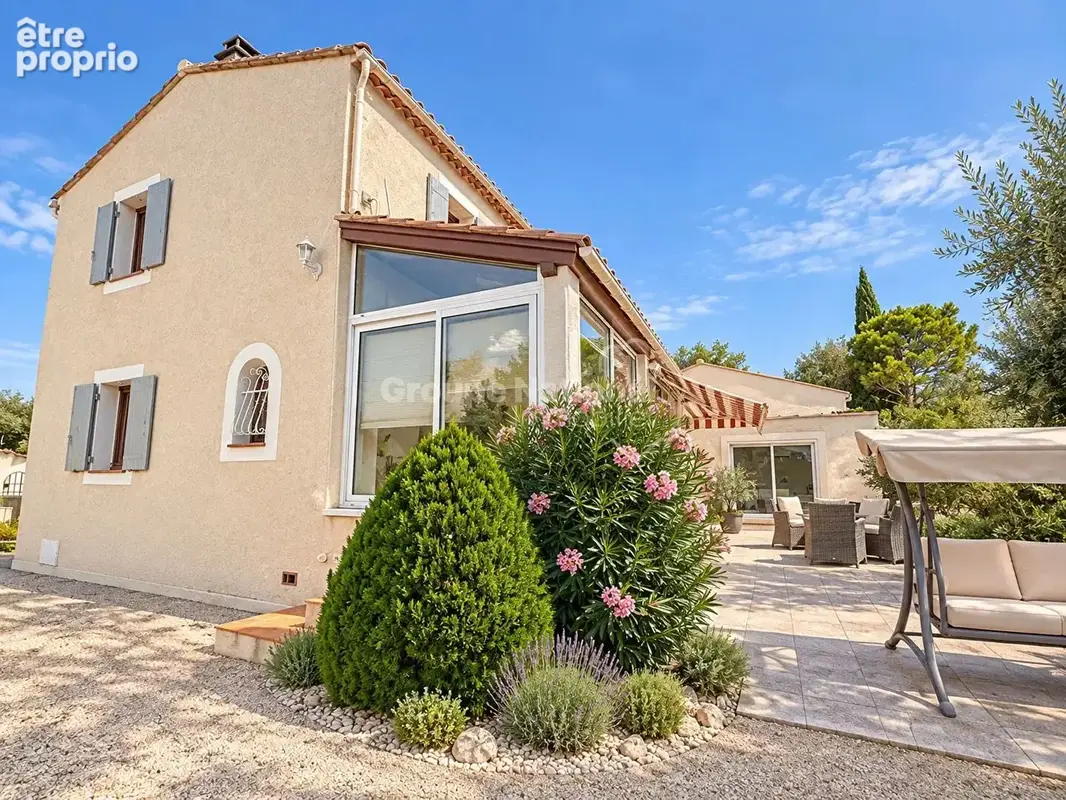 À vendre Châteaurenard Maison 4 chambres possible, jardin 600 m², spa, garage, quartier résidentiel - photo 2