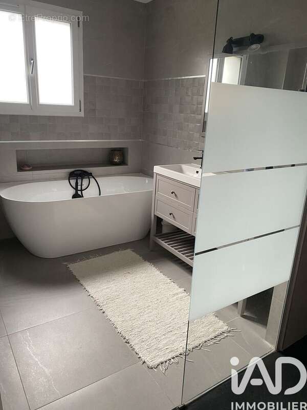 Photo 3 - Maison à LUNEL-VIEL