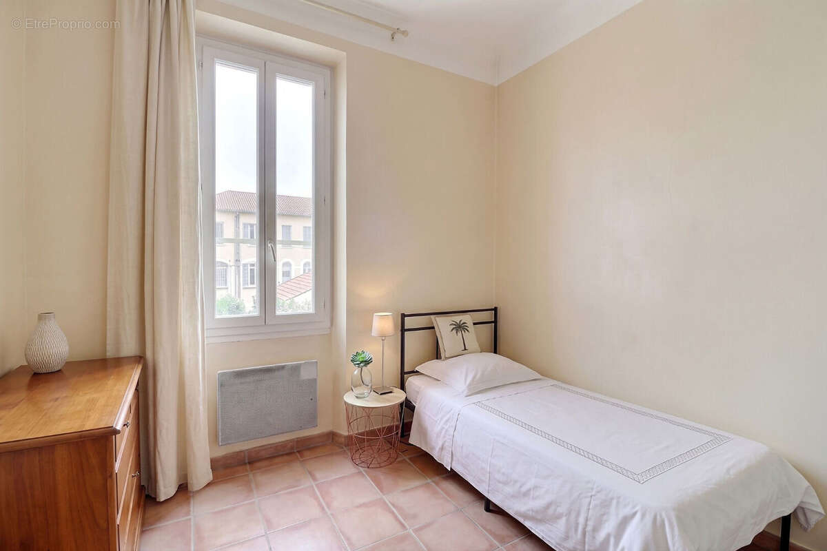 Maison en pierre ! secteur "les routes" toulon ouest 4 pièce(s) 90 m2 - photo 7