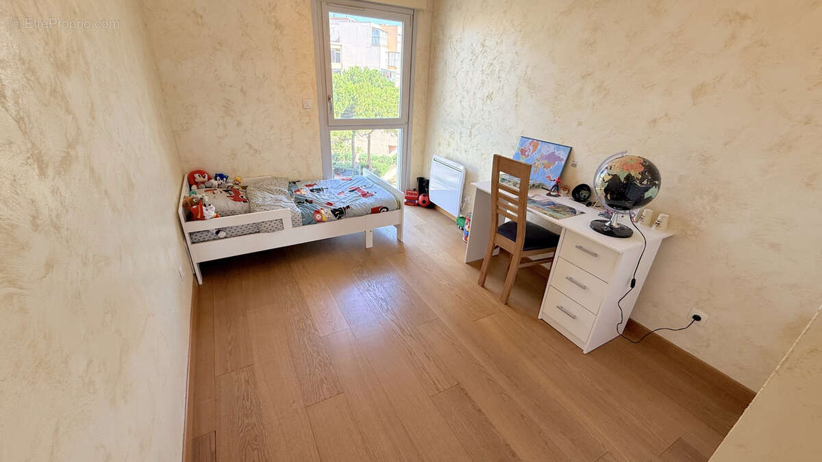Carnon-plage f3 traversant avec loggia vue dominante port +parking privatif - photo 8