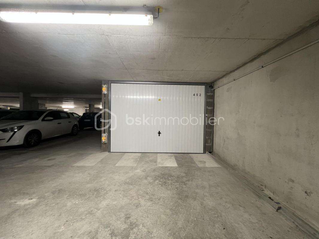 8 Box et 1 place de parking sur 167 m² + ou - - photo 14