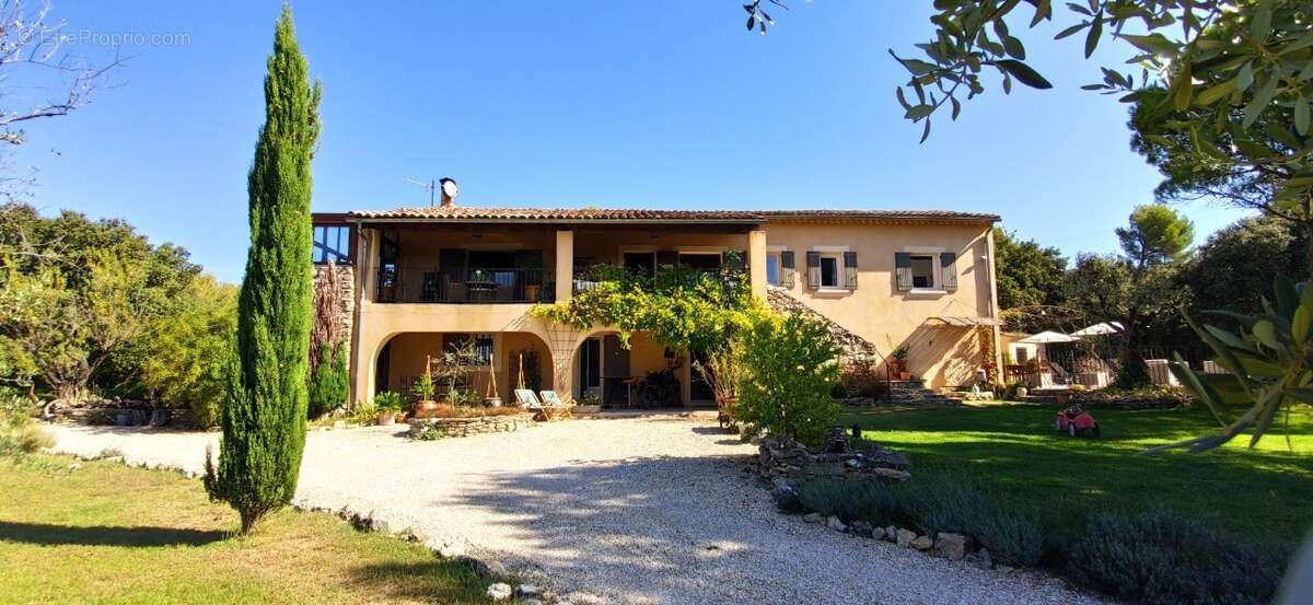 Maison 306 m² à Lagnes  - photo 6