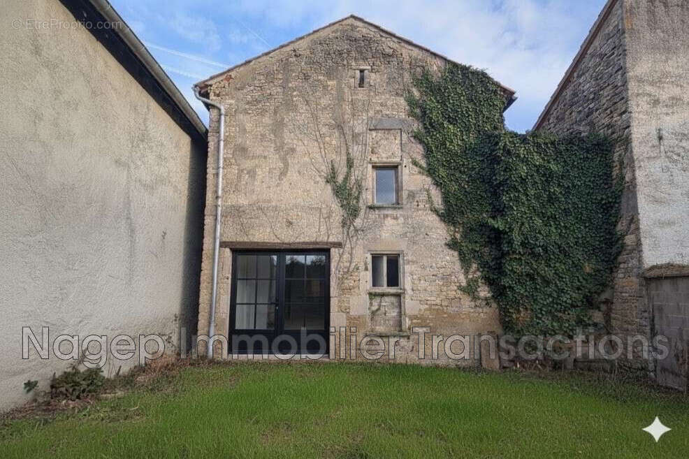 Maison à AIGUEPERSE