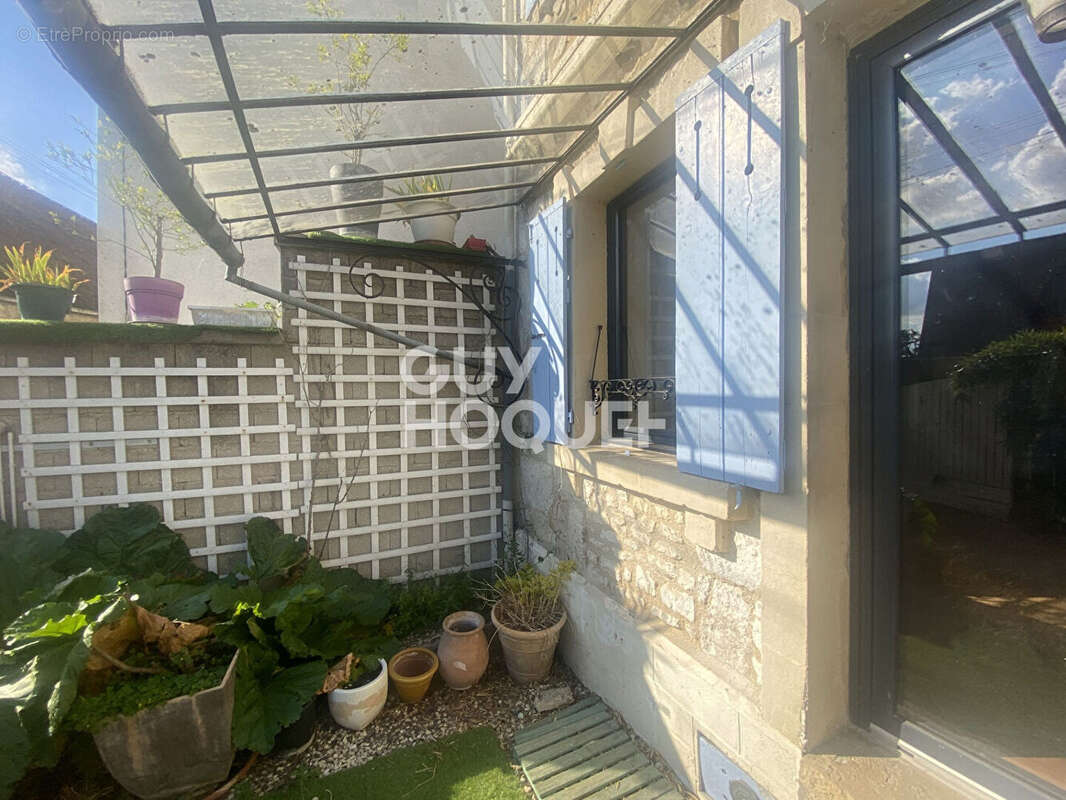 Maison à SAINT-BRIS-LE-VINEUX