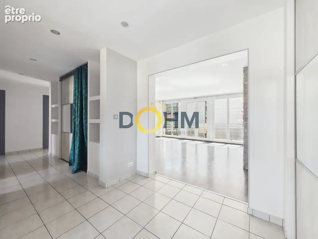 Appartement T4 de 109 m2 rénové avec goût au 1er étage avec ascenseur - photo 9