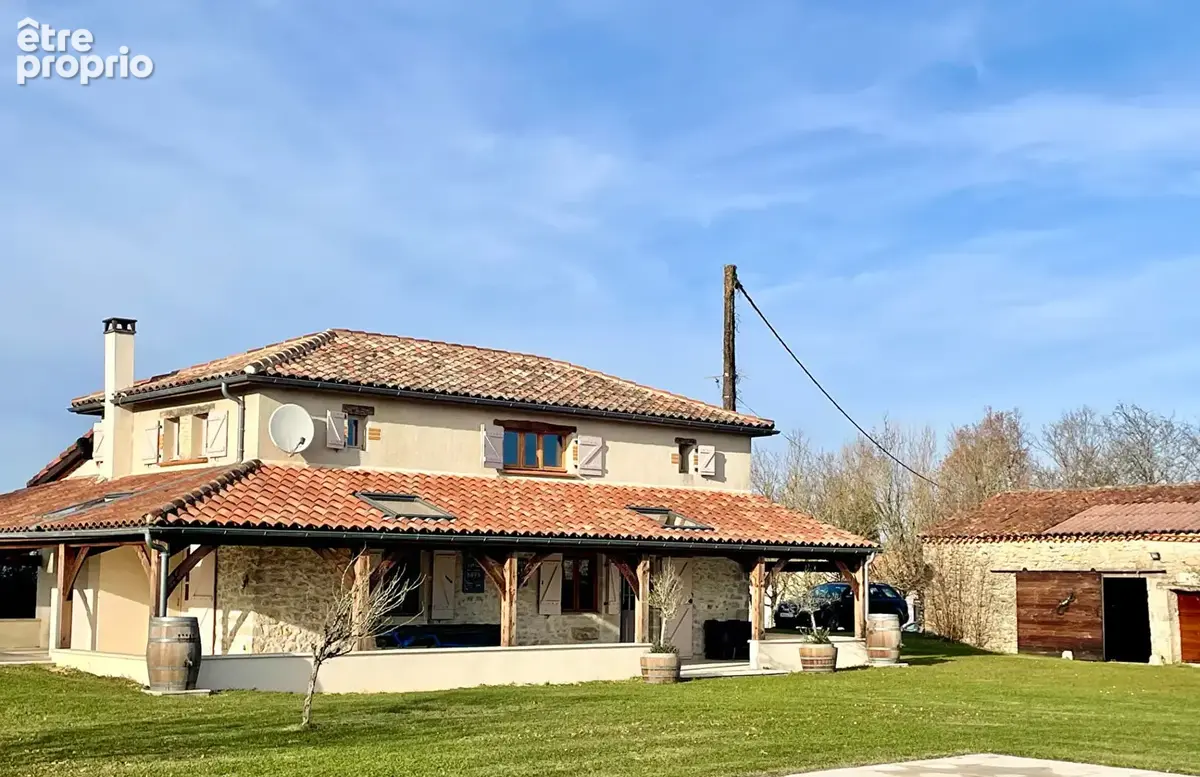 LOT-proche PUY L'EVEQUE  (130m2), Une maison en pierre rénovée offrant une vue panoramique, un terrain de 1,79 hectare, une pisc - photo 3
